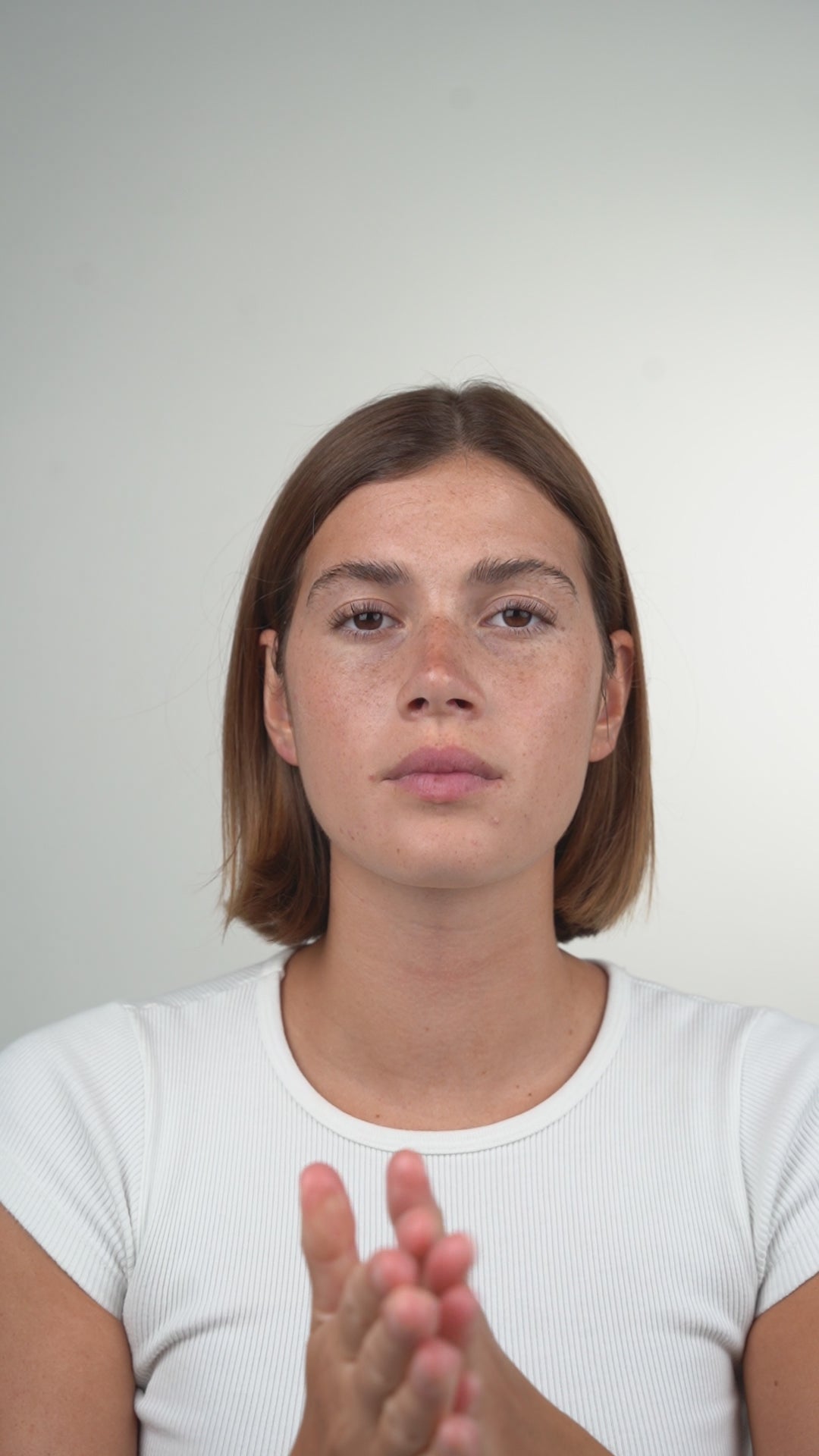 Soothing toner application that helps comfort skin and maintain a calm, balanced 